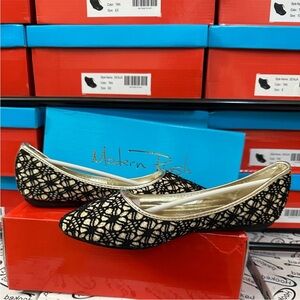 Modern Rush Jesibel gold black studded flats NIB Size 6